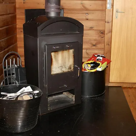 Ferienhaus-auf-naturgrundstueck-mit-ofen-tischfussball-und-zwei-terrassen 別荘 *