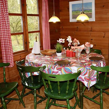 Ferienhaus-auf-naturgrundstueck-mit-ofen-tischfussball-und-zwei-terrassen Semesterbostad *