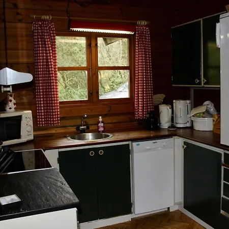 Ferienhaus-auf-naturgrundstueck-mit-ofen-tischfussball-und-zwei-terrassen Semesterbostad
