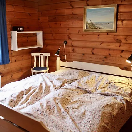 Ferienhaus-auf-naturgrundstueck-mit-ofen-tischfussball-und-zwei-terrassen Semesterbostad *