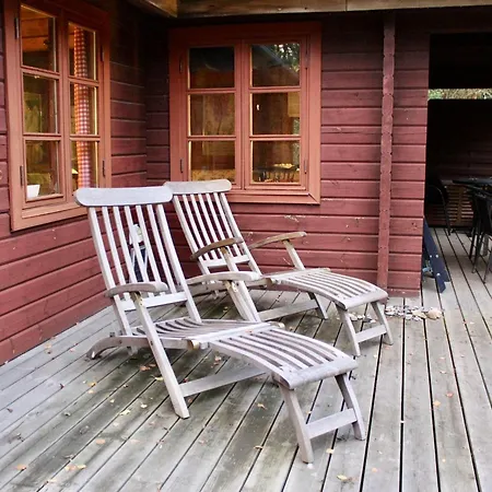 Ferienhaus-auf-naturgrundstueck-mit-ofen-tischfussball-und-zwei-terrassen 別荘 Ristinge
