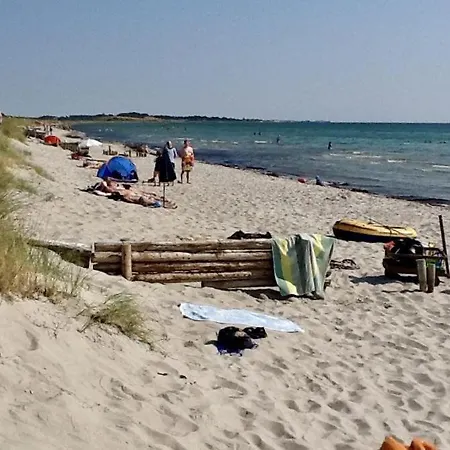Semesterbostad Ferienhaus-auf-naturgrundstueck-mit-ofen-tischfussball-und-zwei-terrassen